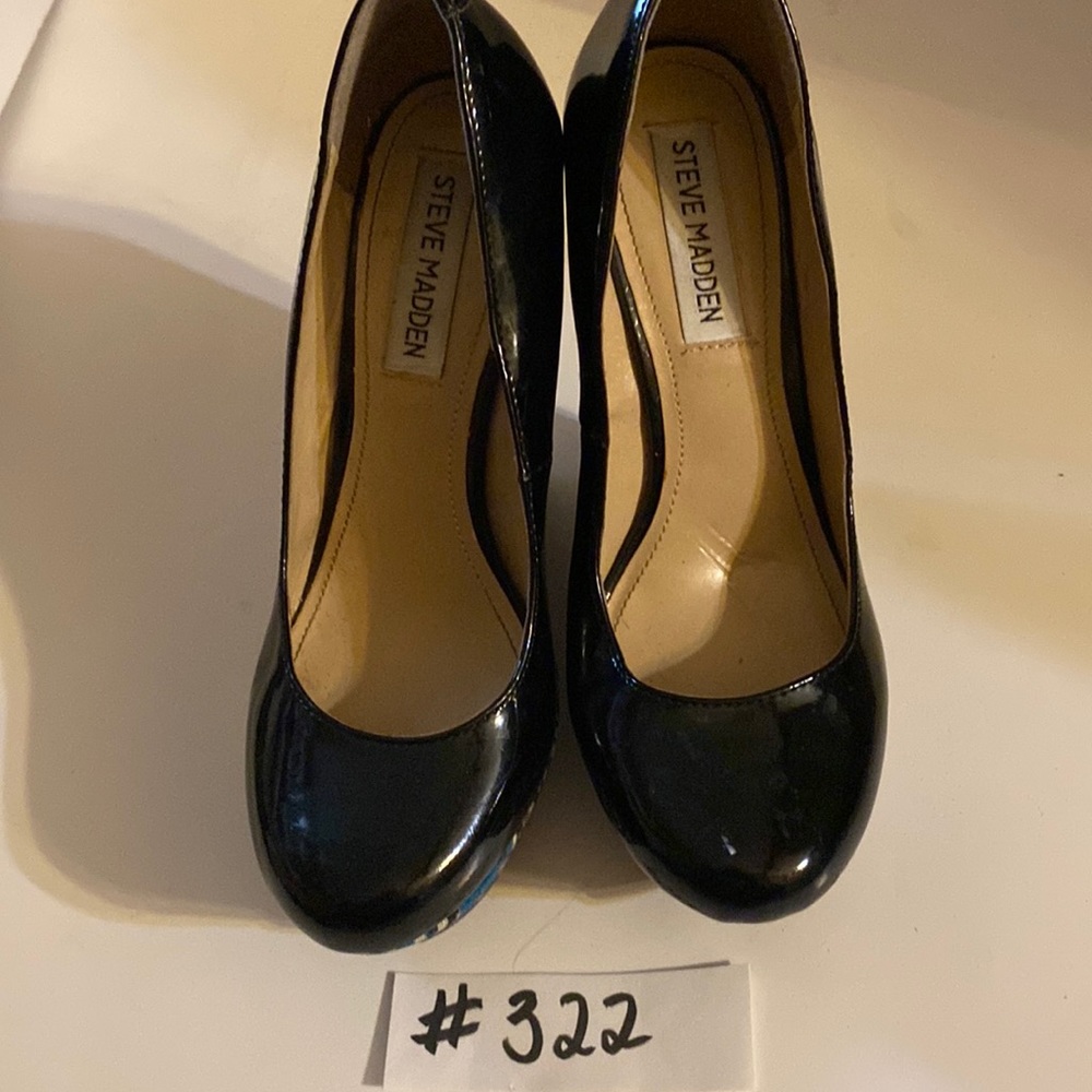 Steve Madden patent leather wedges size 8. Wedge height 5.5 inches. Platform 1.5